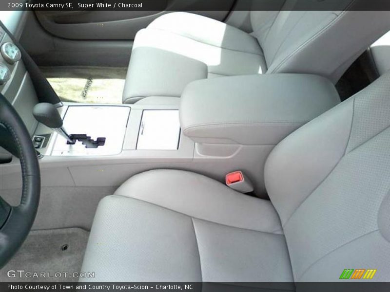Super White / Charcoal 2009 Toyota Camry SE