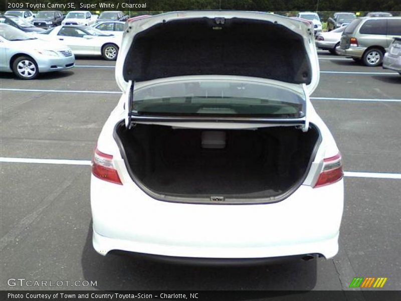 Super White / Charcoal 2009 Toyota Camry SE