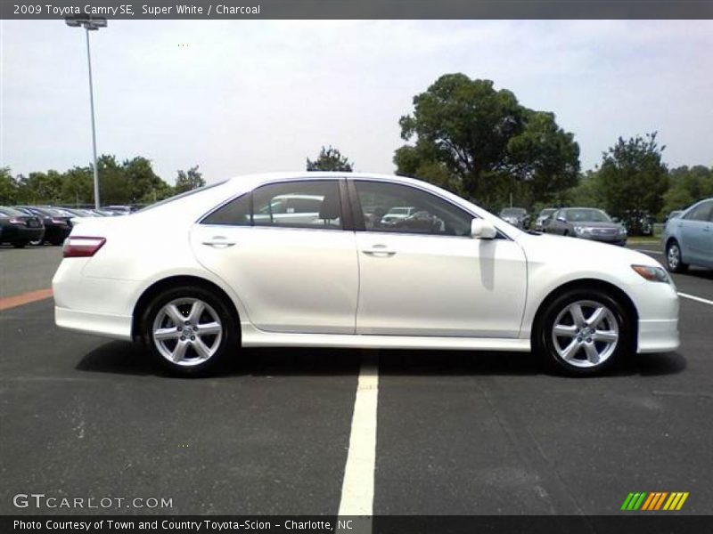 Super White / Charcoal 2009 Toyota Camry SE