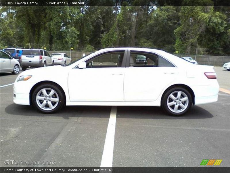 Super White / Charcoal 2009 Toyota Camry SE