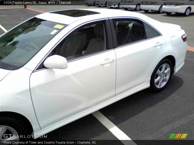 Super White / Charcoal 2009 Toyota Camry SE