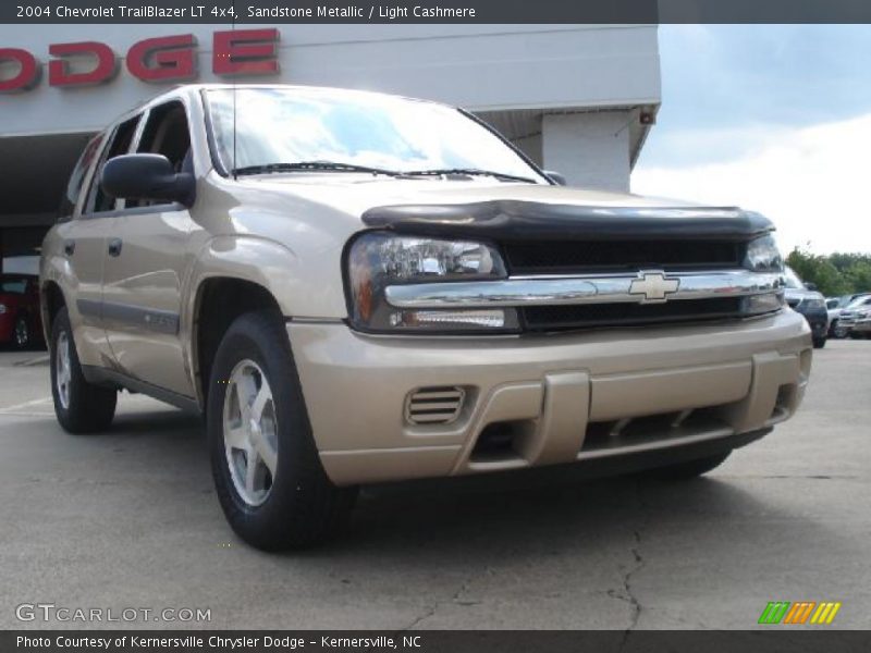 Sandstone Metallic / Light Cashmere 2004 Chevrolet TrailBlazer LT 4x4