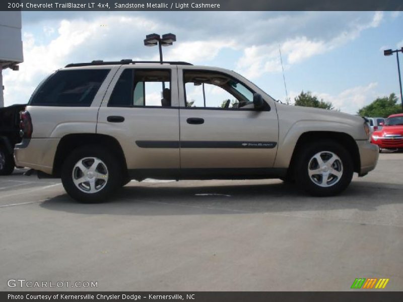 Sandstone Metallic / Light Cashmere 2004 Chevrolet TrailBlazer LT 4x4