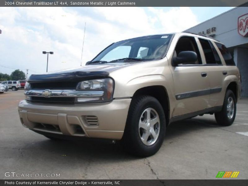 Sandstone Metallic / Light Cashmere 2004 Chevrolet TrailBlazer LT 4x4