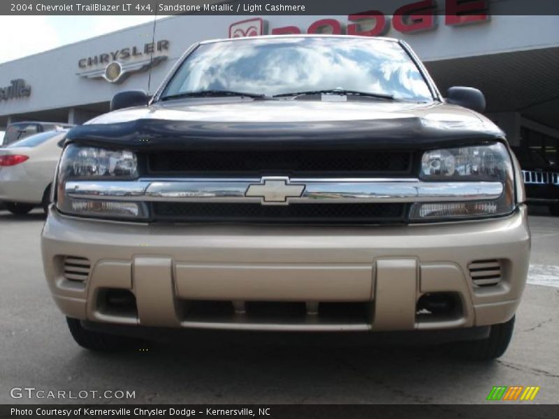 Sandstone Metallic / Light Cashmere 2004 Chevrolet TrailBlazer LT 4x4
