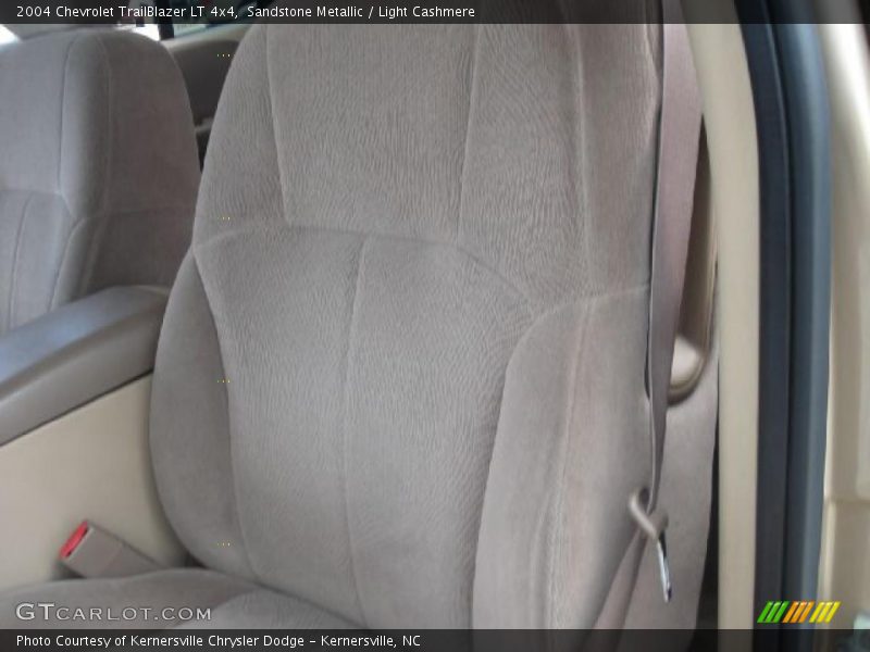 Sandstone Metallic / Light Cashmere 2004 Chevrolet TrailBlazer LT 4x4