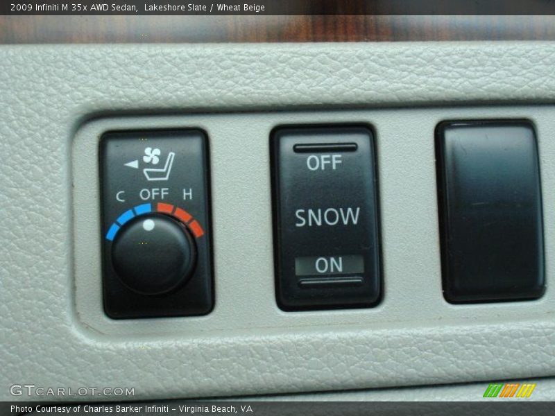 Controls of 2009 M 35x AWD Sedan