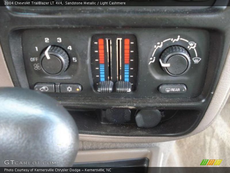 Sandstone Metallic / Light Cashmere 2004 Chevrolet TrailBlazer LT 4x4
