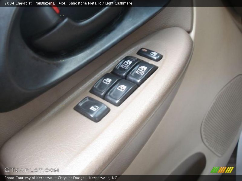Sandstone Metallic / Light Cashmere 2004 Chevrolet TrailBlazer LT 4x4