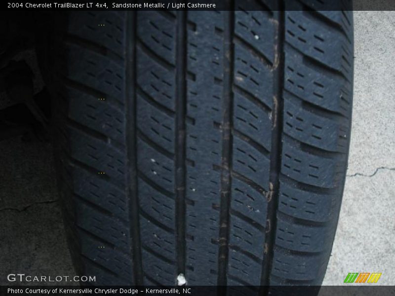 Sandstone Metallic / Light Cashmere 2004 Chevrolet TrailBlazer LT 4x4