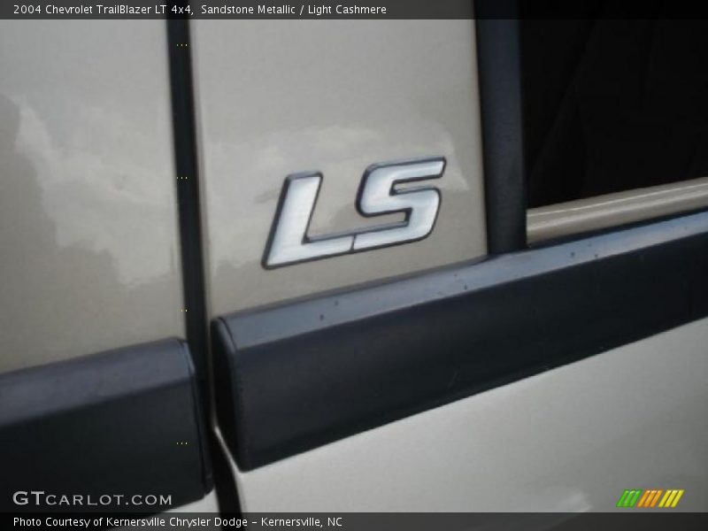 Sandstone Metallic / Light Cashmere 2004 Chevrolet TrailBlazer LT 4x4