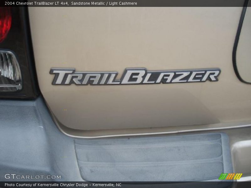 Sandstone Metallic / Light Cashmere 2004 Chevrolet TrailBlazer LT 4x4