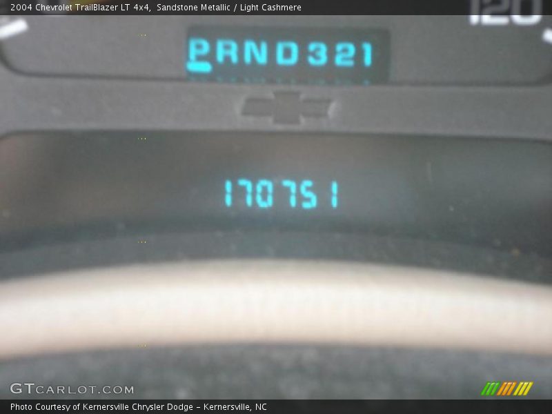 Sandstone Metallic / Light Cashmere 2004 Chevrolet TrailBlazer LT 4x4