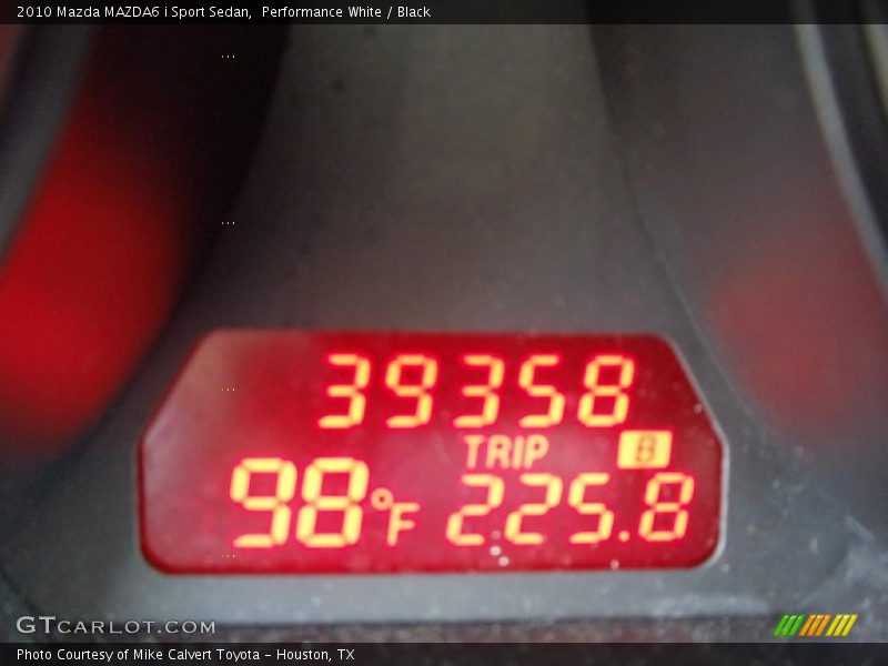 Performance White / Black 2010 Mazda MAZDA6 i Sport Sedan
