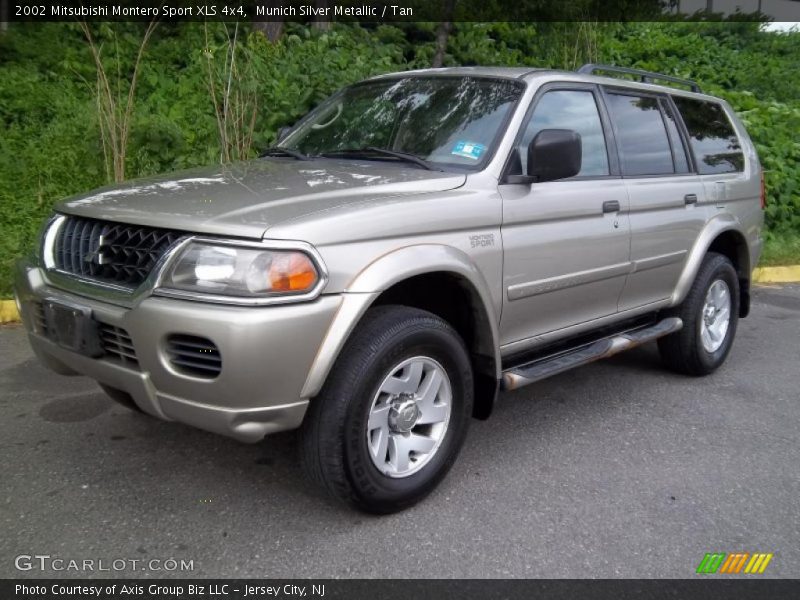 Front 3/4 View of 2002 Montero Sport XLS 4x4