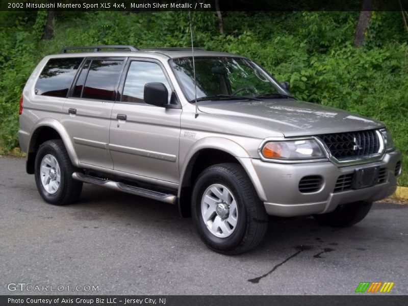 Front 3/4 View of 2002 Montero Sport XLS 4x4