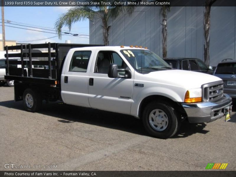 Oxford White / Medium Graphite 1999 Ford F350 Super Duty XL Crew Cab Chassis Stake Truck