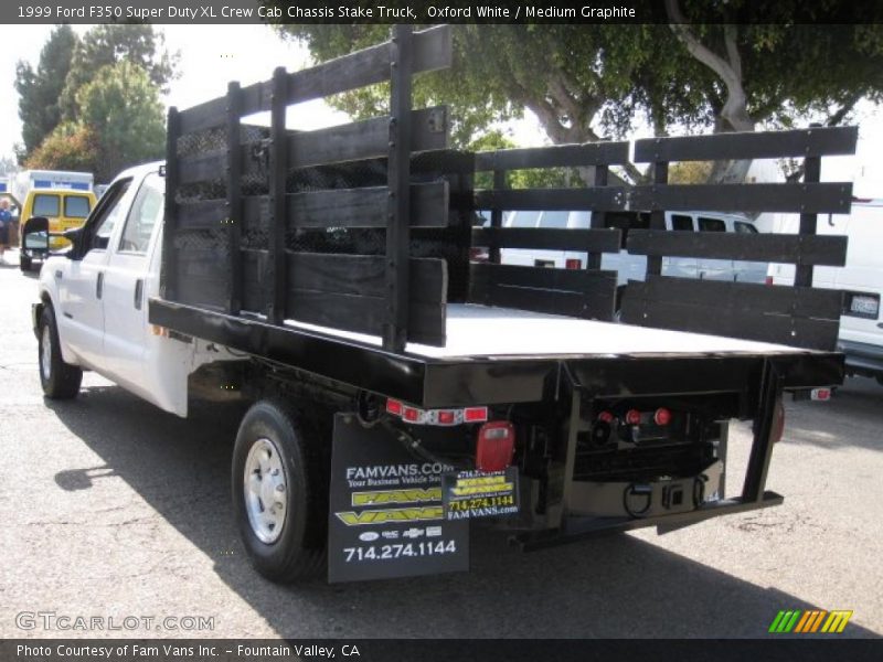 Oxford White / Medium Graphite 1999 Ford F350 Super Duty XL Crew Cab Chassis Stake Truck