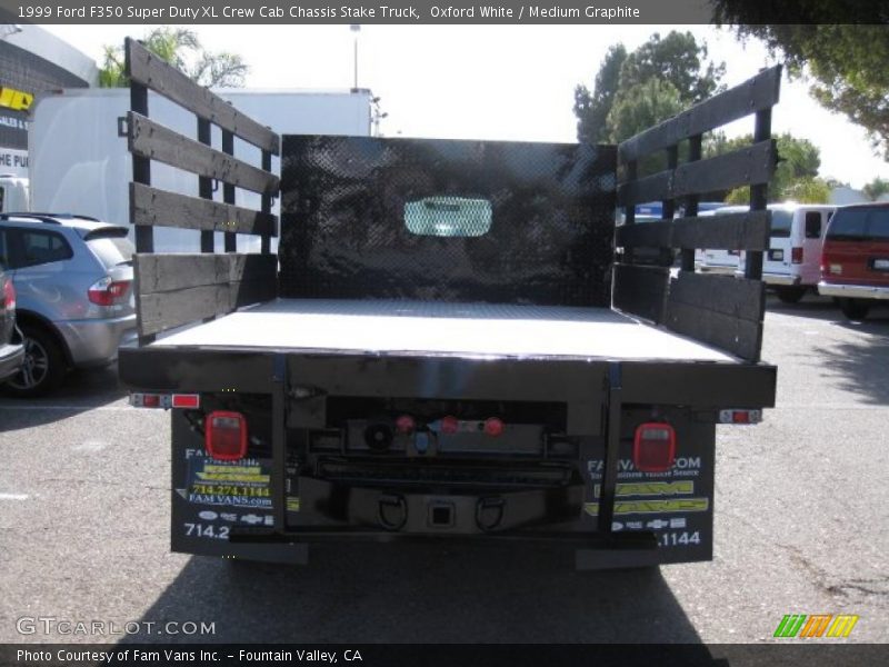 Oxford White / Medium Graphite 1999 Ford F350 Super Duty XL Crew Cab Chassis Stake Truck