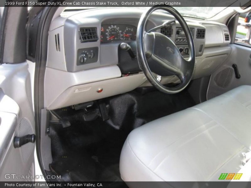 Oxford White / Medium Graphite 1999 Ford F350 Super Duty XL Crew Cab Chassis Stake Truck