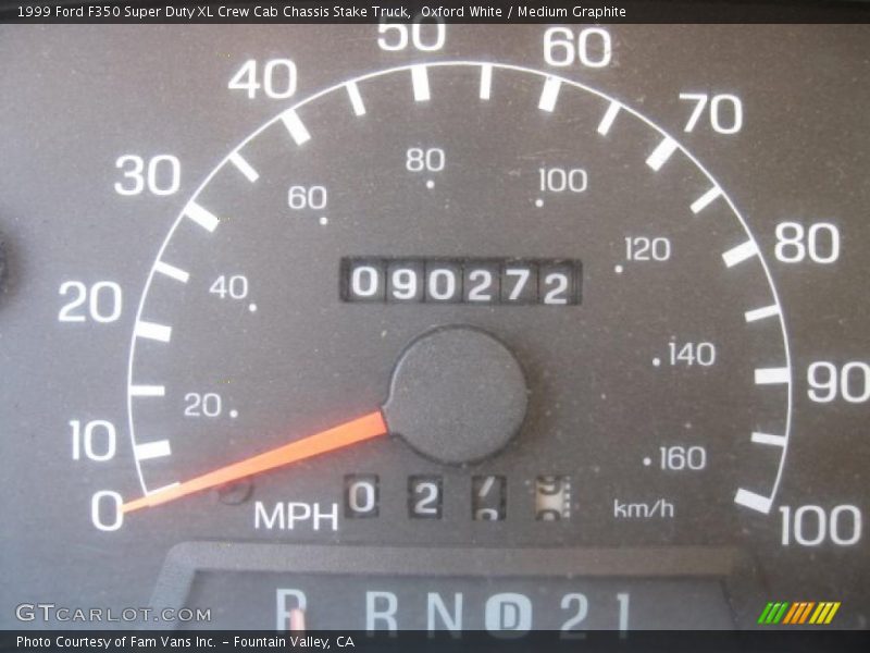 Oxford White / Medium Graphite 1999 Ford F350 Super Duty XL Crew Cab Chassis Stake Truck