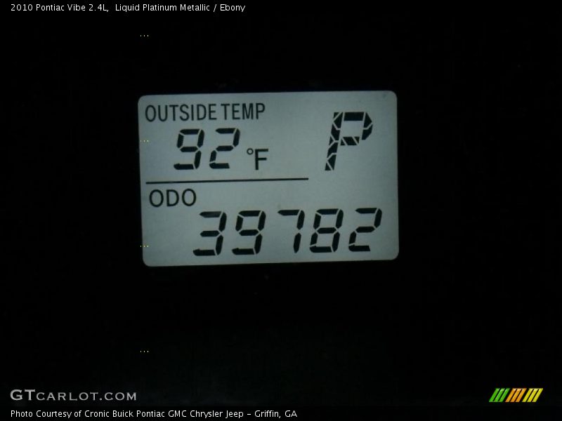 Liquid Platinum Metallic / Ebony 2010 Pontiac Vibe 2.4L