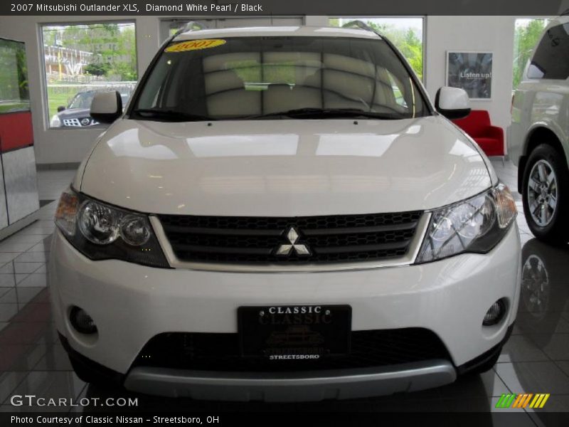 Diamond White Pearl / Black 2007 Mitsubishi Outlander XLS