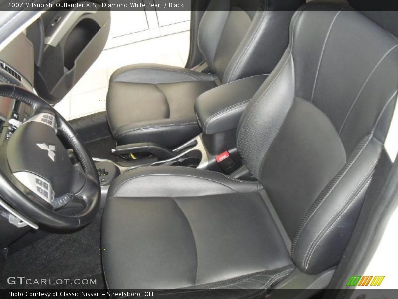 Diamond White Pearl / Black 2007 Mitsubishi Outlander XLS