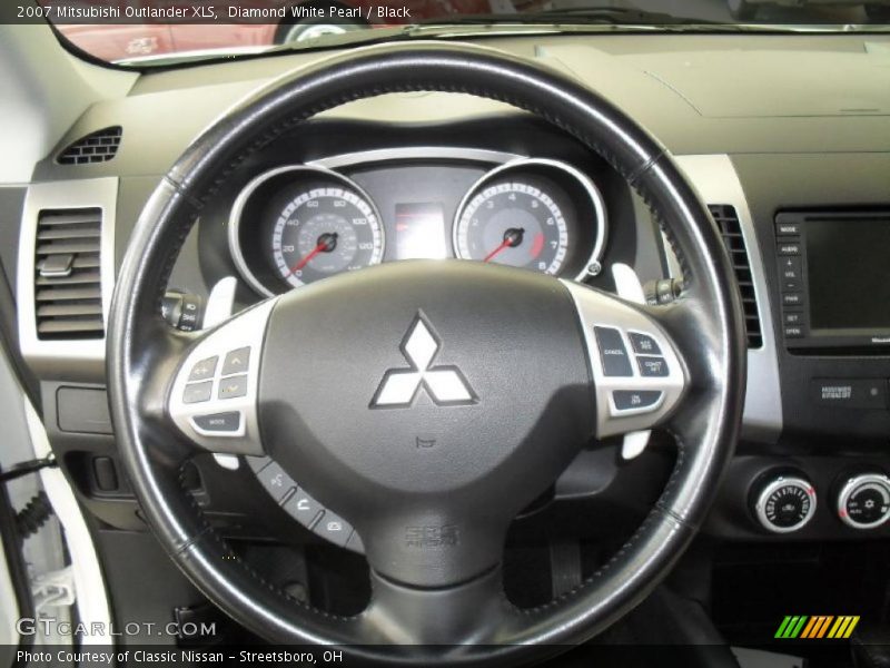Diamond White Pearl / Black 2007 Mitsubishi Outlander XLS