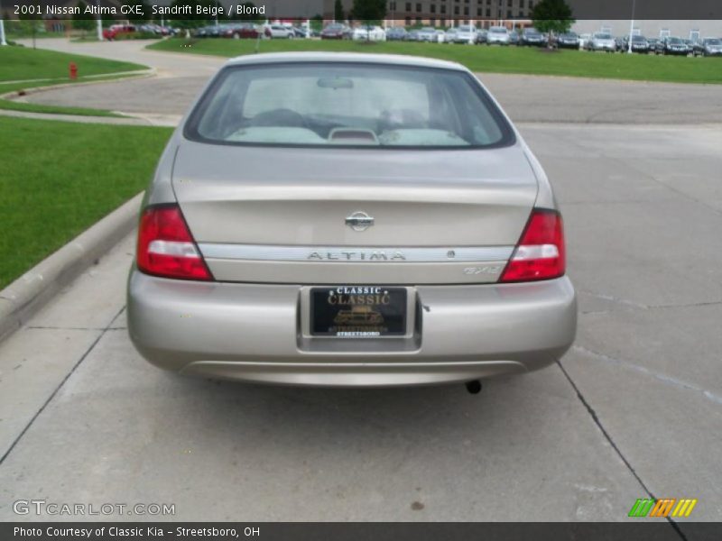 Sandrift Beige / Blond 2001 Nissan Altima GXE