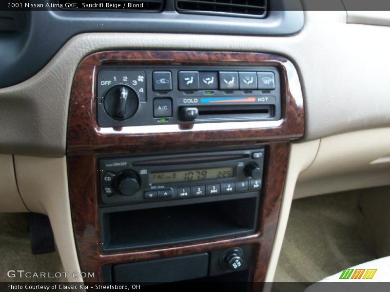 Sandrift Beige / Blond 2001 Nissan Altima GXE