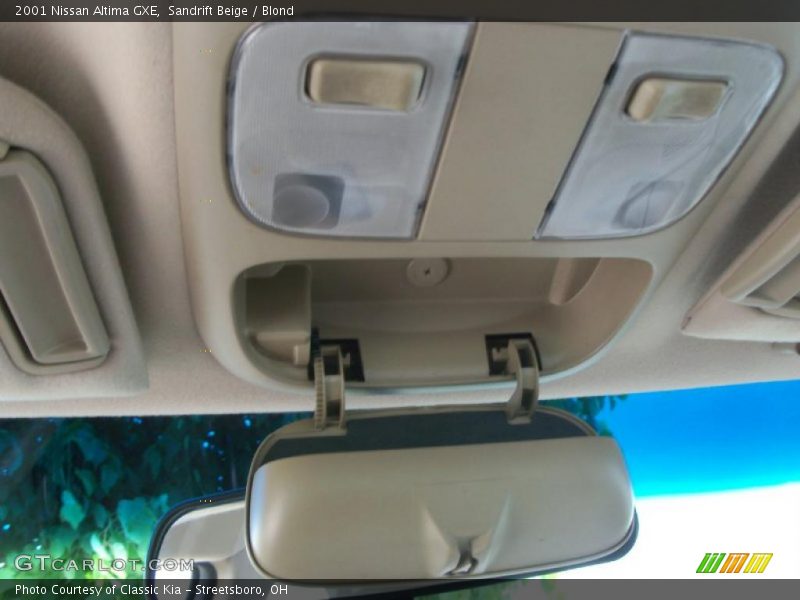 Sandrift Beige / Blond 2001 Nissan Altima GXE