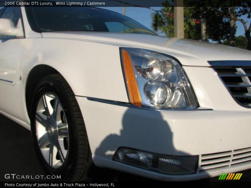 White Lightning / Cashmere 2006 Cadillac DTS Luxury