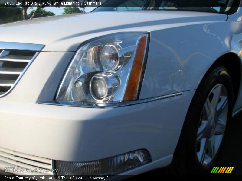 White Lightning / Cashmere 2006 Cadillac DTS Luxury