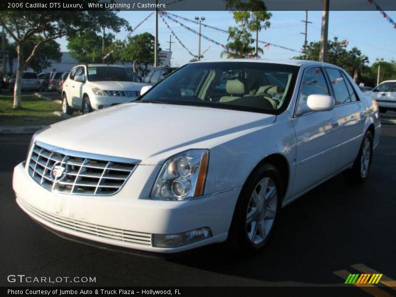White Lightning / Cashmere 2006 Cadillac DTS Luxury