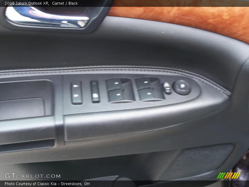 Garnet / Black 2008 Saturn Outlook XR