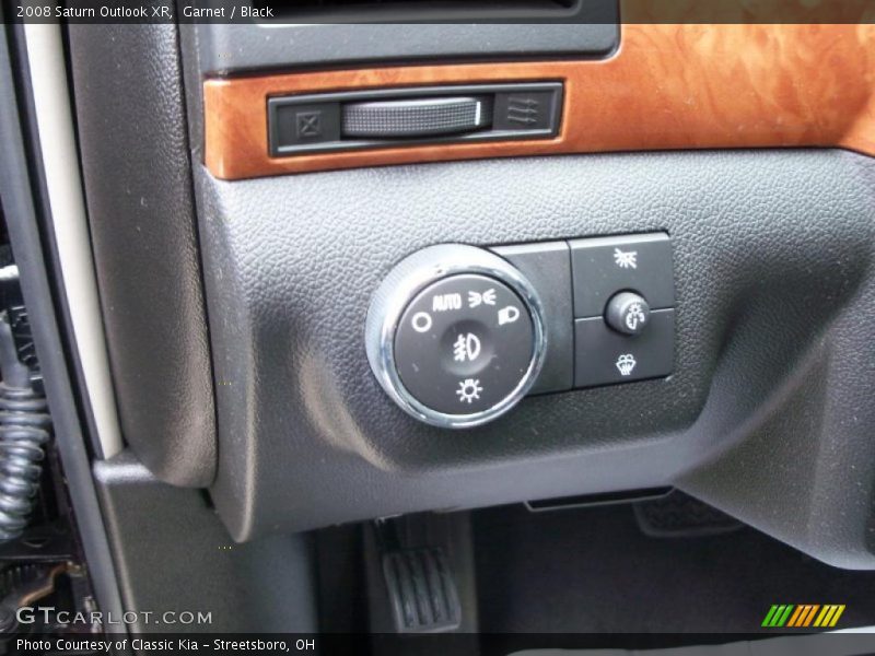 Garnet / Black 2008 Saturn Outlook XR