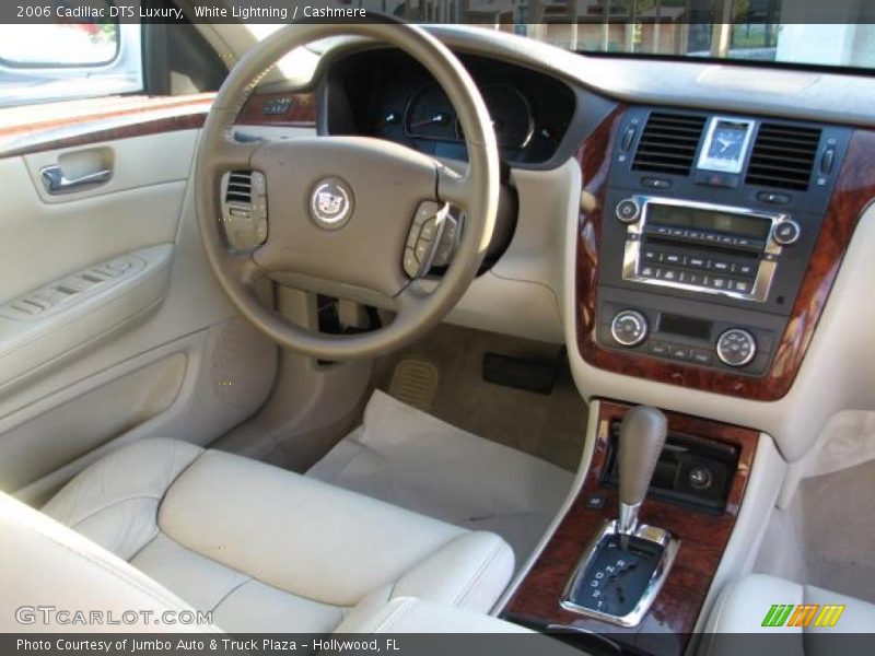 White Lightning / Cashmere 2006 Cadillac DTS Luxury