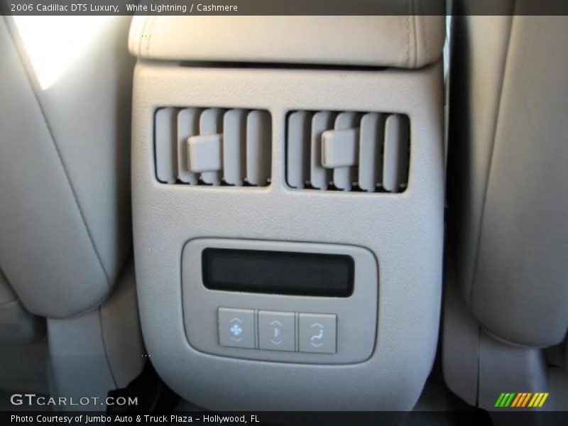 White Lightning / Cashmere 2006 Cadillac DTS Luxury