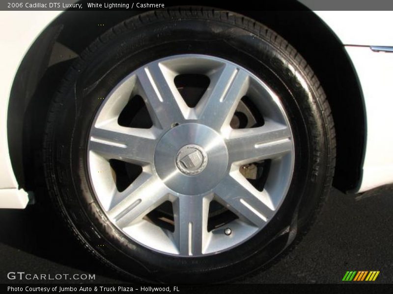 White Lightning / Cashmere 2006 Cadillac DTS Luxury