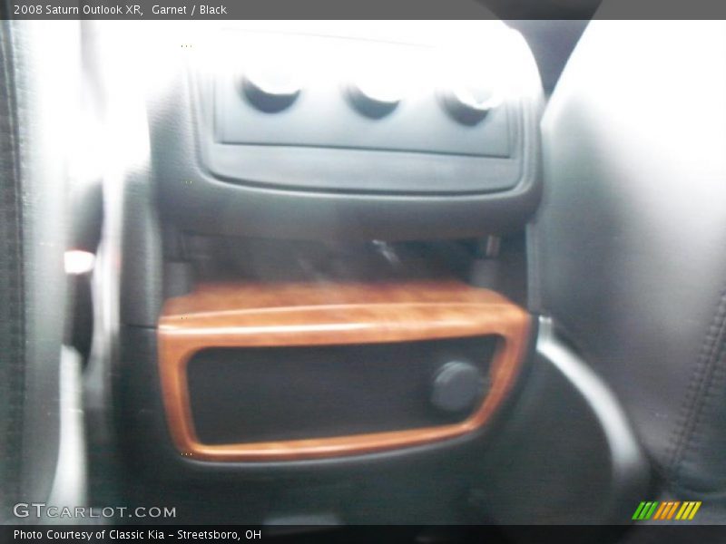 Garnet / Black 2008 Saturn Outlook XR
