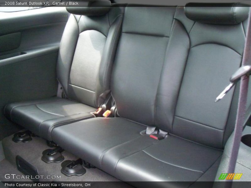 Garnet / Black 2008 Saturn Outlook XR