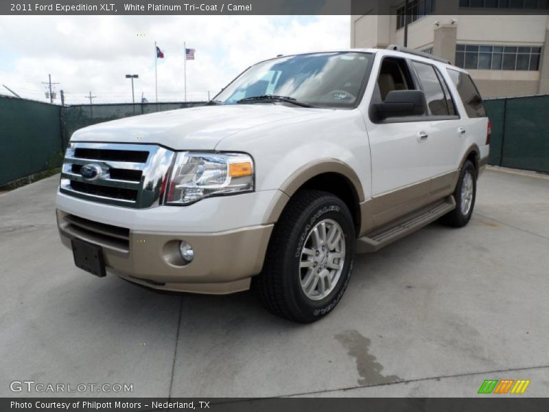 Front 3/4 View of 2011 Expedition XLT