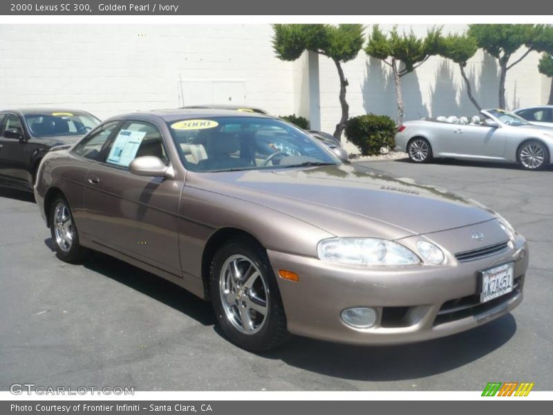 Front 3/4 View of 2000 SC 300