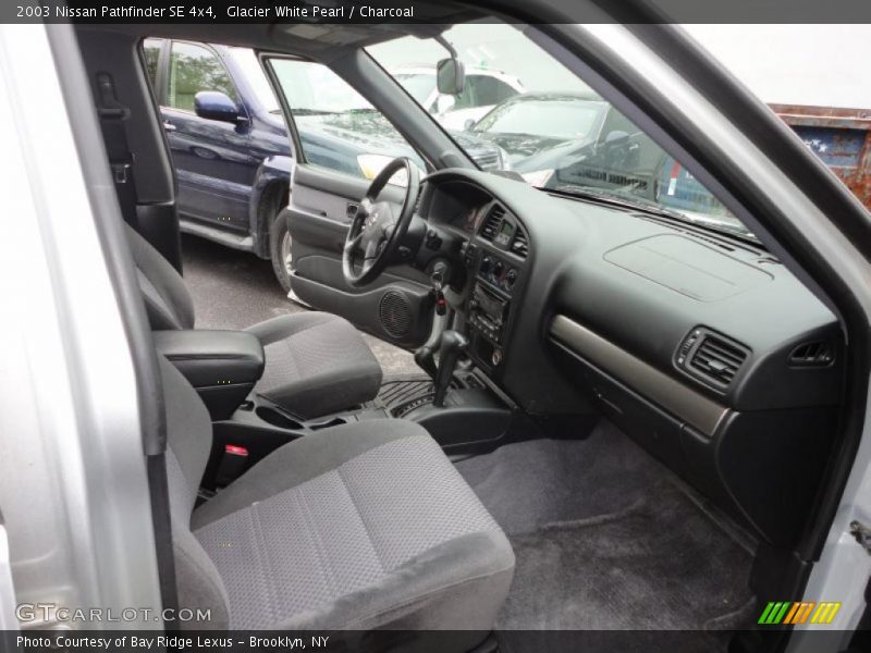 Glacier White Pearl / Charcoal 2003 Nissan Pathfinder SE 4x4