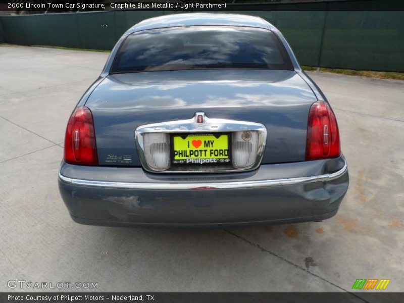 Graphite Blue Metallic / Light Parchment 2000 Lincoln Town Car Signature