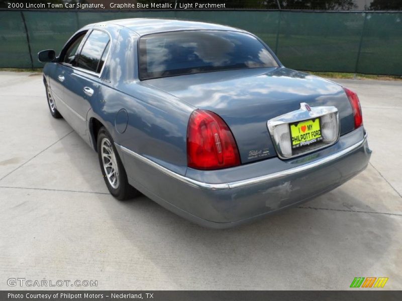 Graphite Blue Metallic / Light Parchment 2000 Lincoln Town Car Signature