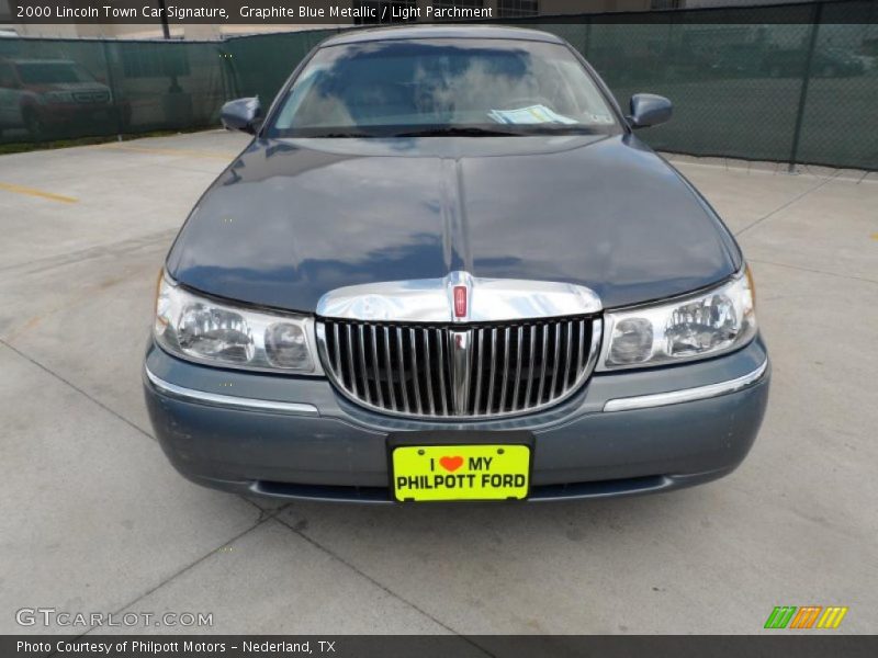 Graphite Blue Metallic / Light Parchment 2000 Lincoln Town Car Signature