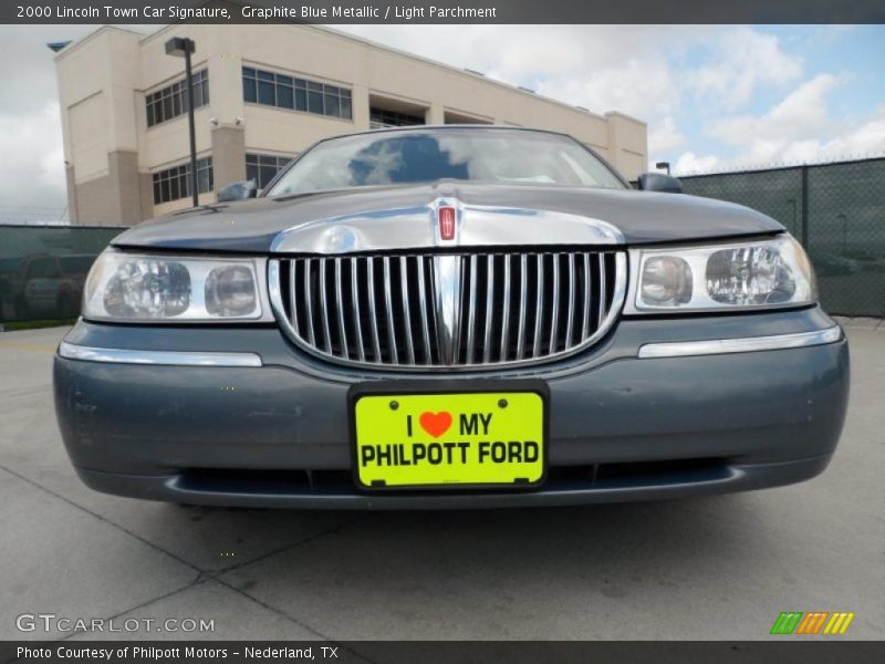 Graphite Blue Metallic / Light Parchment 2000 Lincoln Town Car Signature