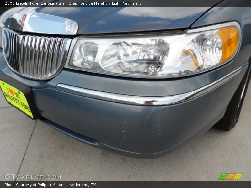 Graphite Blue Metallic / Light Parchment 2000 Lincoln Town Car Signature